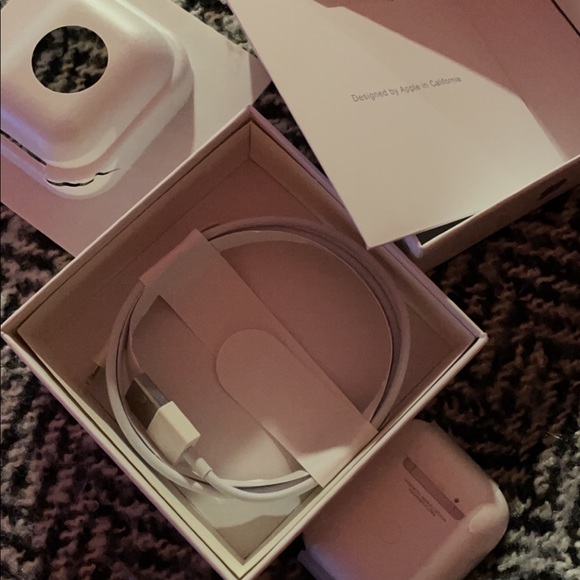 Airpods 2nd Gen wireless headphones - Picture 7 of 7